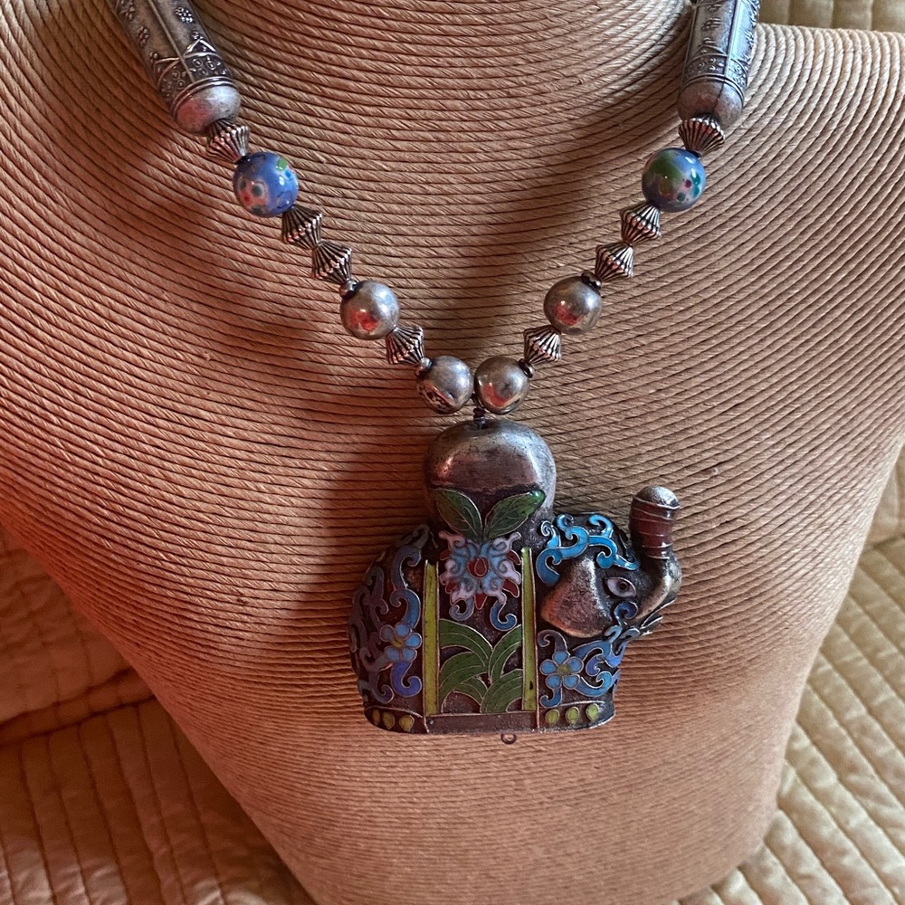 Antique cloisonné Majestic Elephant" beaded necklace. - Picture 6 of 6